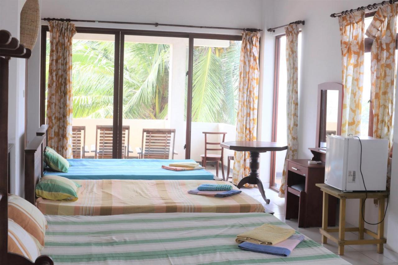 Long Beach Guest House Hikkaduwa Bagian luar foto